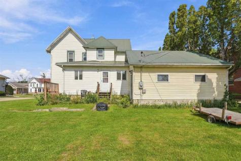 609 W 1st Avenue Dyersville IA 52040