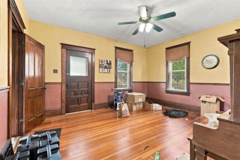 609 W 1st Avenue Dyersville IA 52040