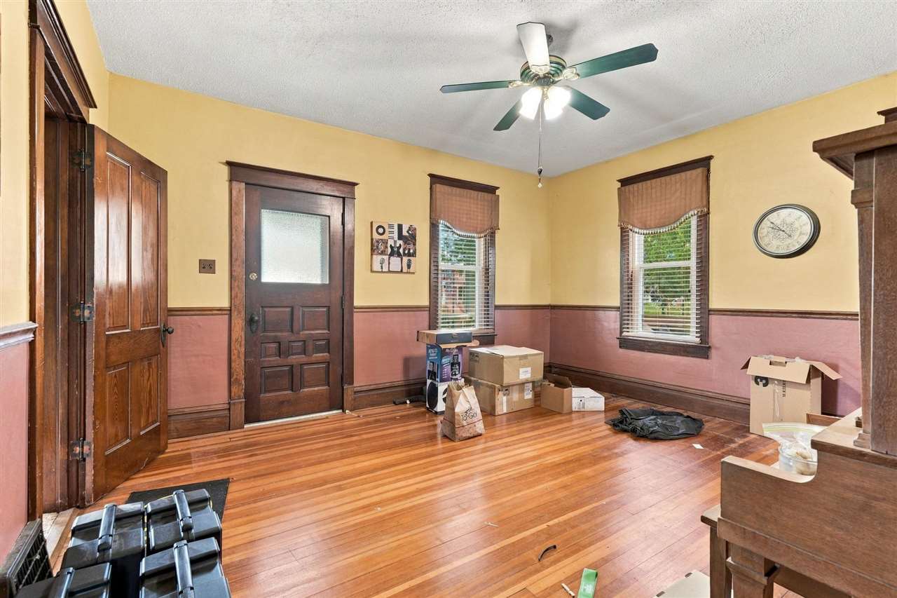 609 W 1st Avenue Dyersville IA 52040