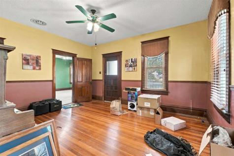 609 W 1st Avenue Dyersville IA 52040