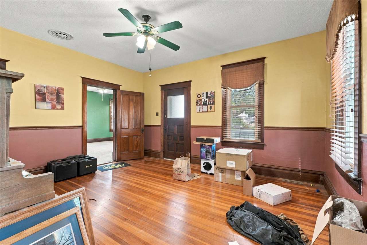 609 W 1st Avenue Dyersville IA 52040