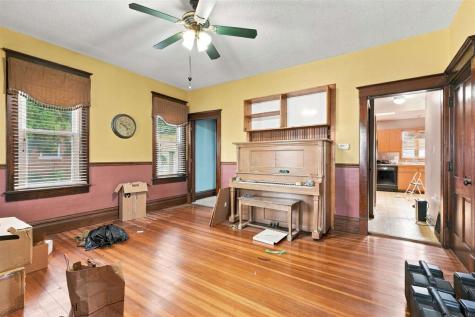609 W 1st Avenue Dyersville IA 52040
