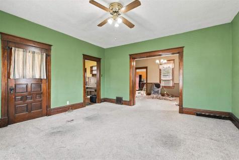 609 W 1st Avenue Dyersville IA 52040