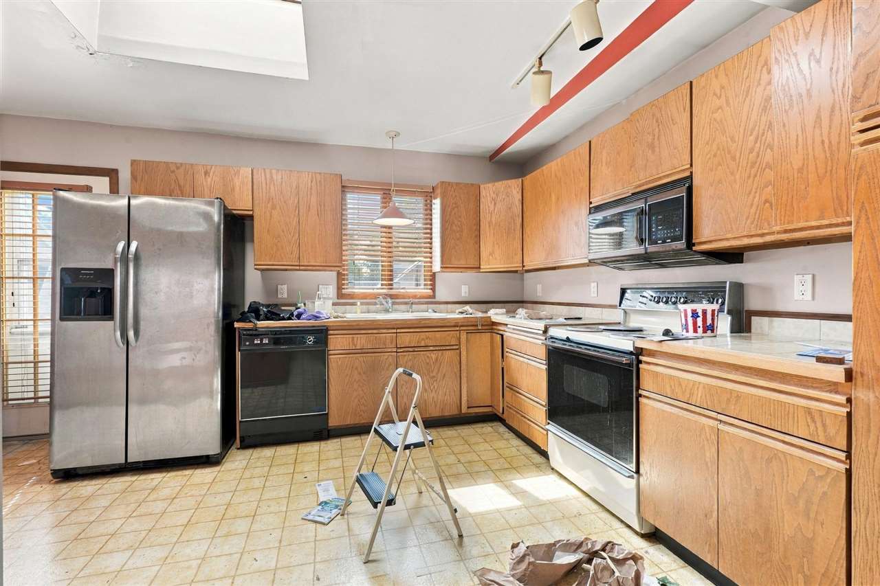 609 W 1st Avenue Dyersville IA 52040