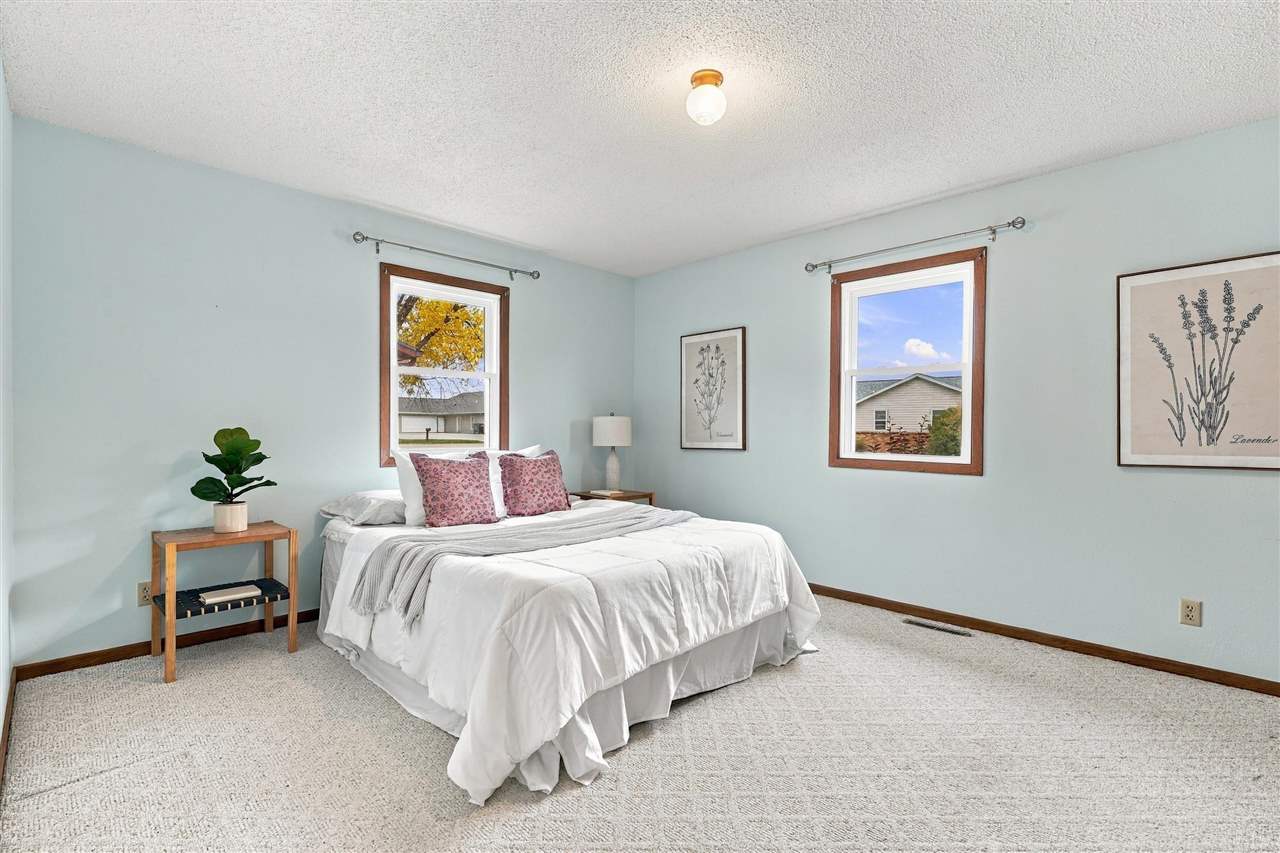 1109 E Place Kalona IA 52247