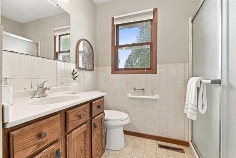 1109 E Place Kalona IA 52247