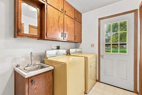 1109 E Place Kalona IA 52247