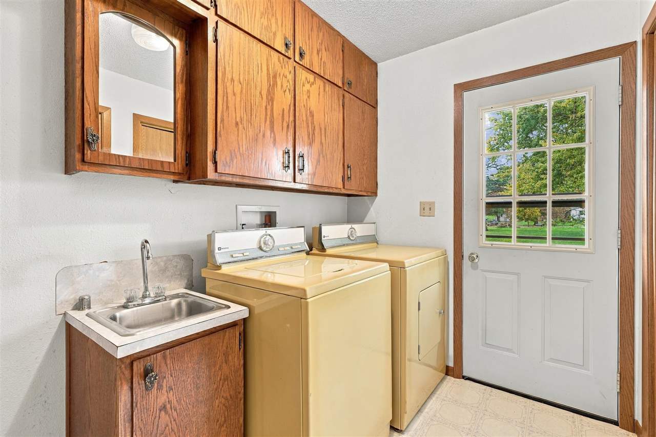 1109 E Place Kalona IA 52247