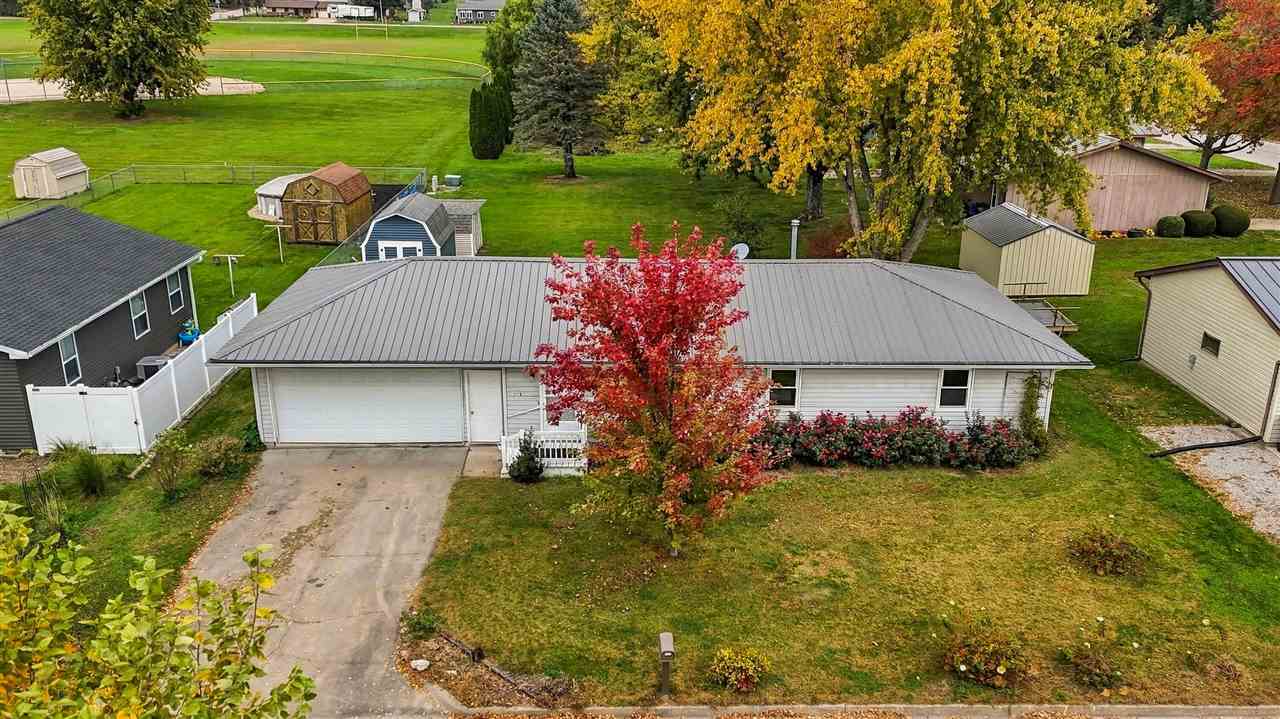 1109 E Place Kalona IA 52247