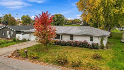 1109 E Place Kalona IA 52247