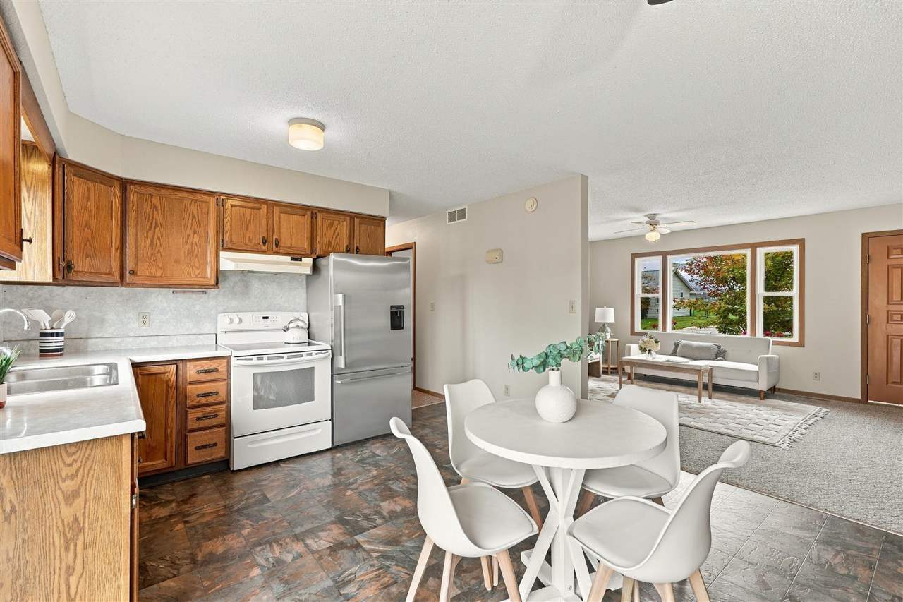 1109 E Place Kalona IA 52247