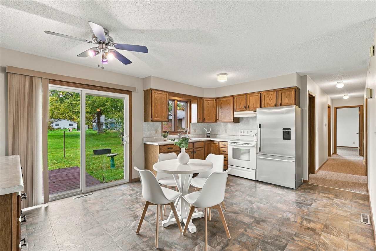 1109 E Place Kalona IA 52247