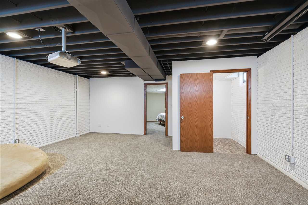 1442 Valley View Drive Coralville IA 52241