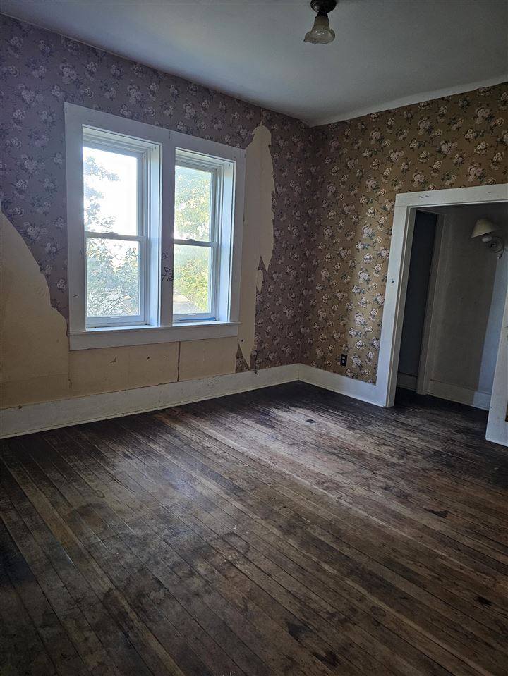 103 N Oak Street Anamosa IA 52205