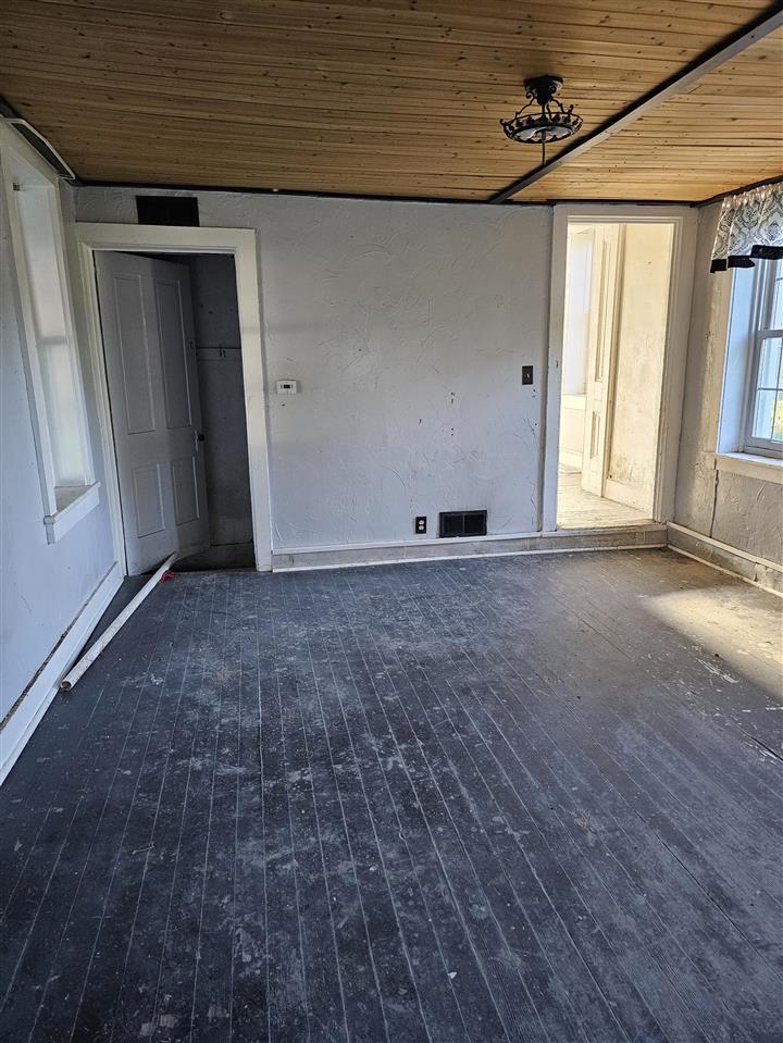 103 N Oak Street Anamosa IA 52205