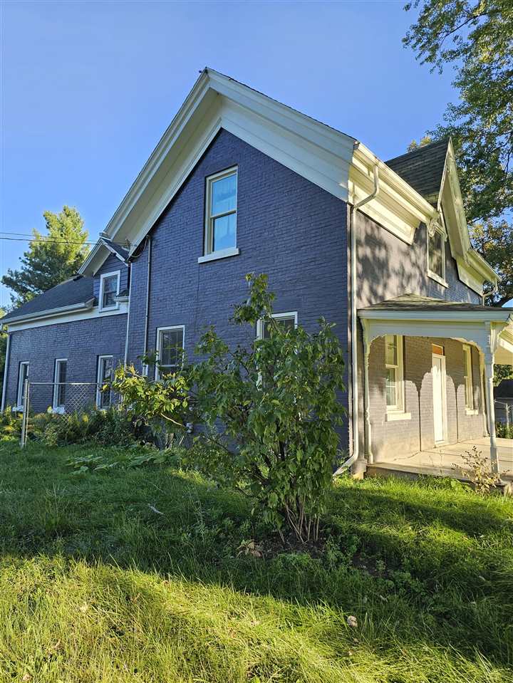 103 N Oak Street Anamosa IA 52205