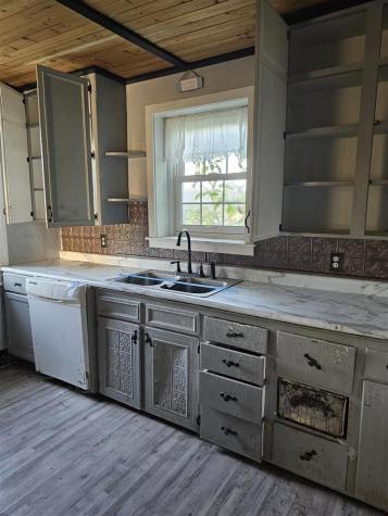 103 N Oak Street Anamosa IA 52205
