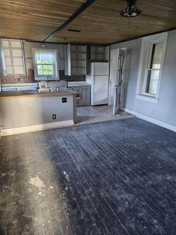 103 N Oak Street Anamosa IA 52205