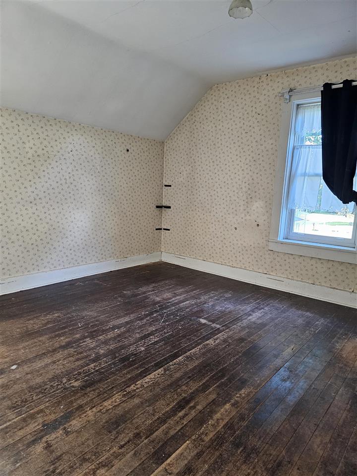 103 N Oak Street Anamosa IA 52205