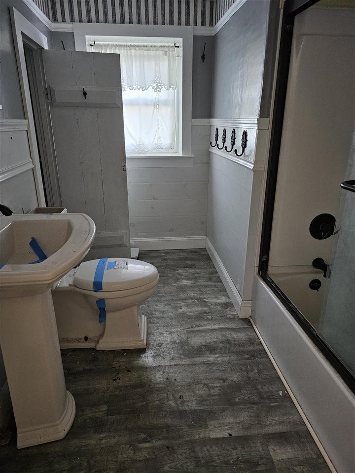 103 N Oak Street Anamosa IA 52205