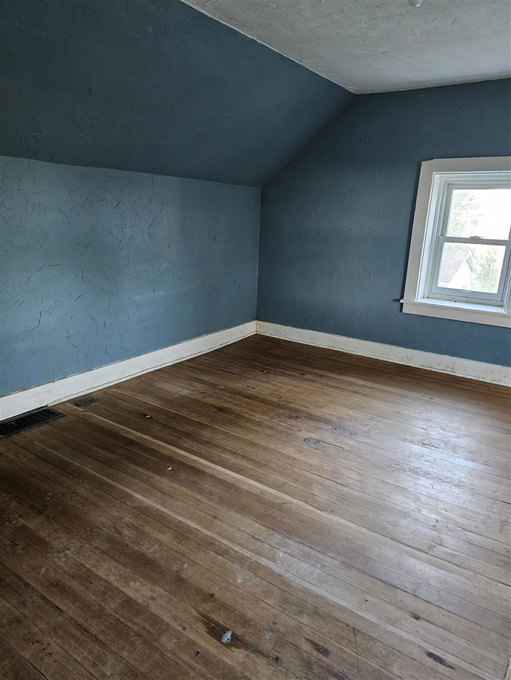 103 N Oak Street Anamosa IA 52205