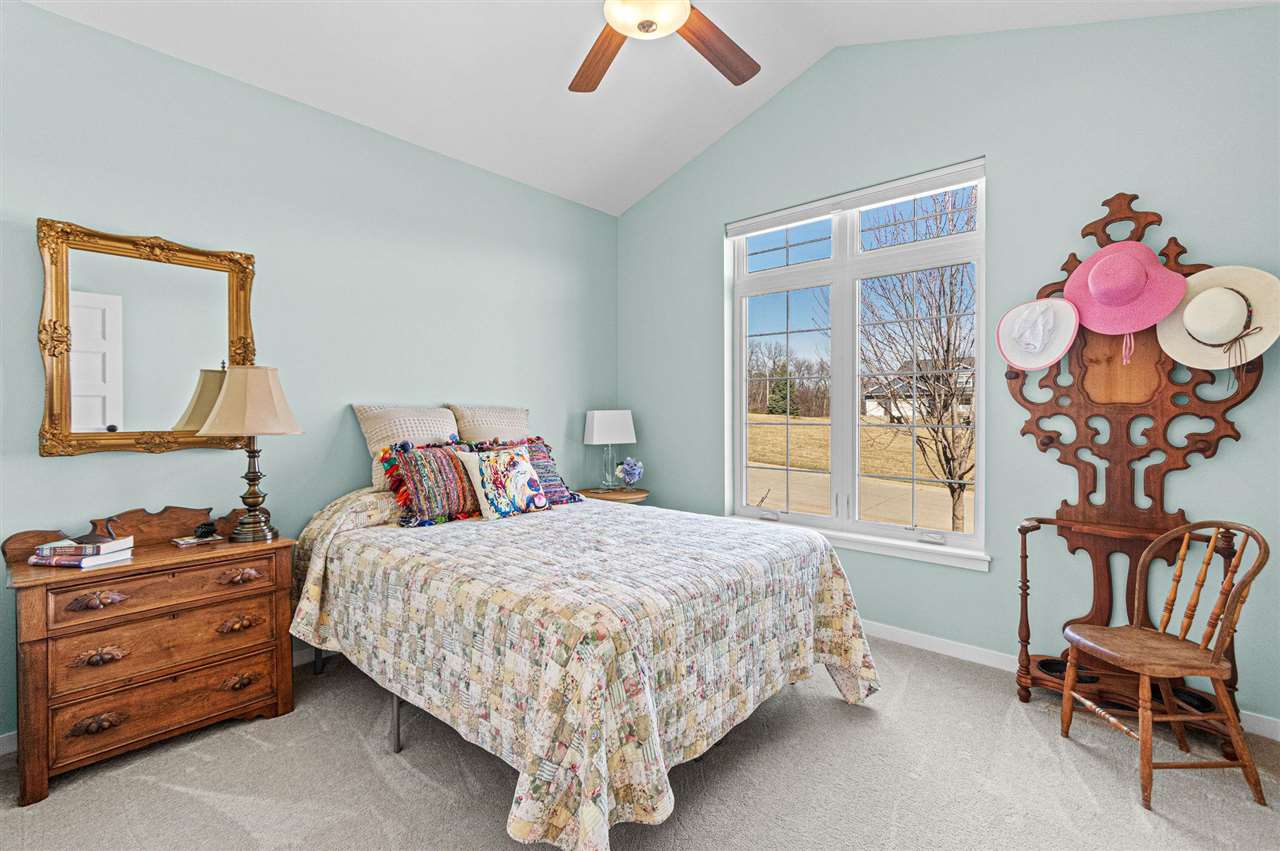 1122 Eagle Place Iowa City IA 52246