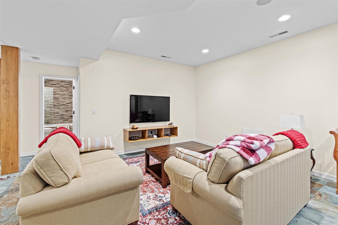 1122 Eagle Place Iowa City IA 52246