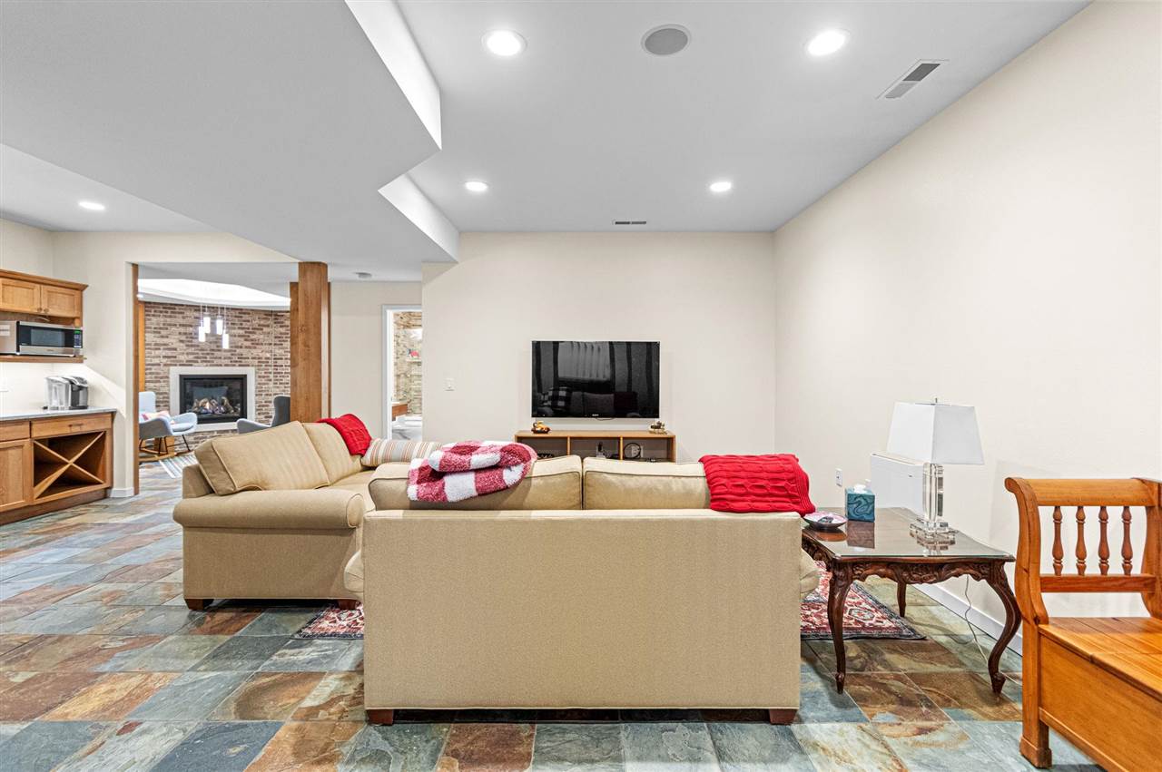 1122 Eagle Place Iowa City IA 52246