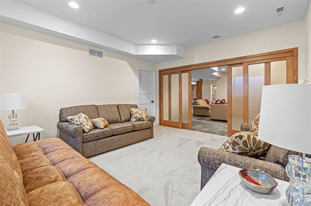1122 Eagle Place Iowa City IA 52246