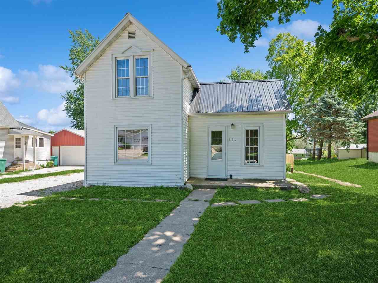 321 S 3rd Street Coggon IA 52218