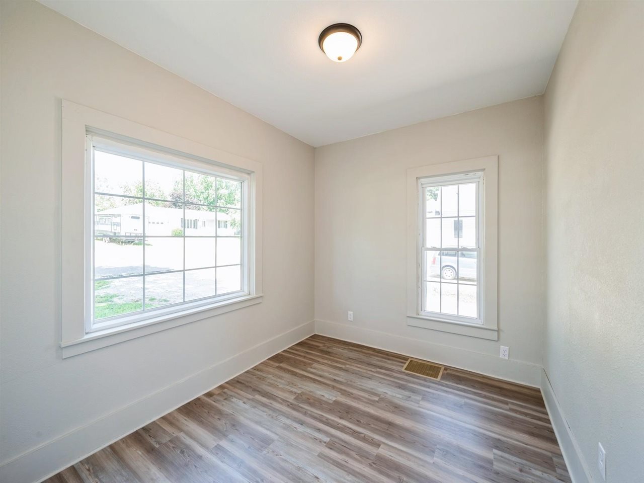 321 S 3rd Street Coggon IA 52218