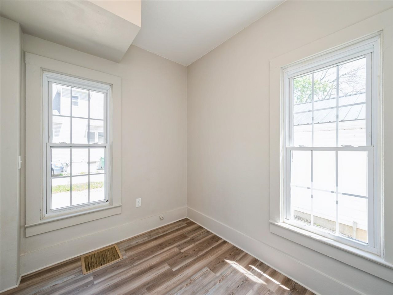 321 S 3rd Street Coggon IA 52218