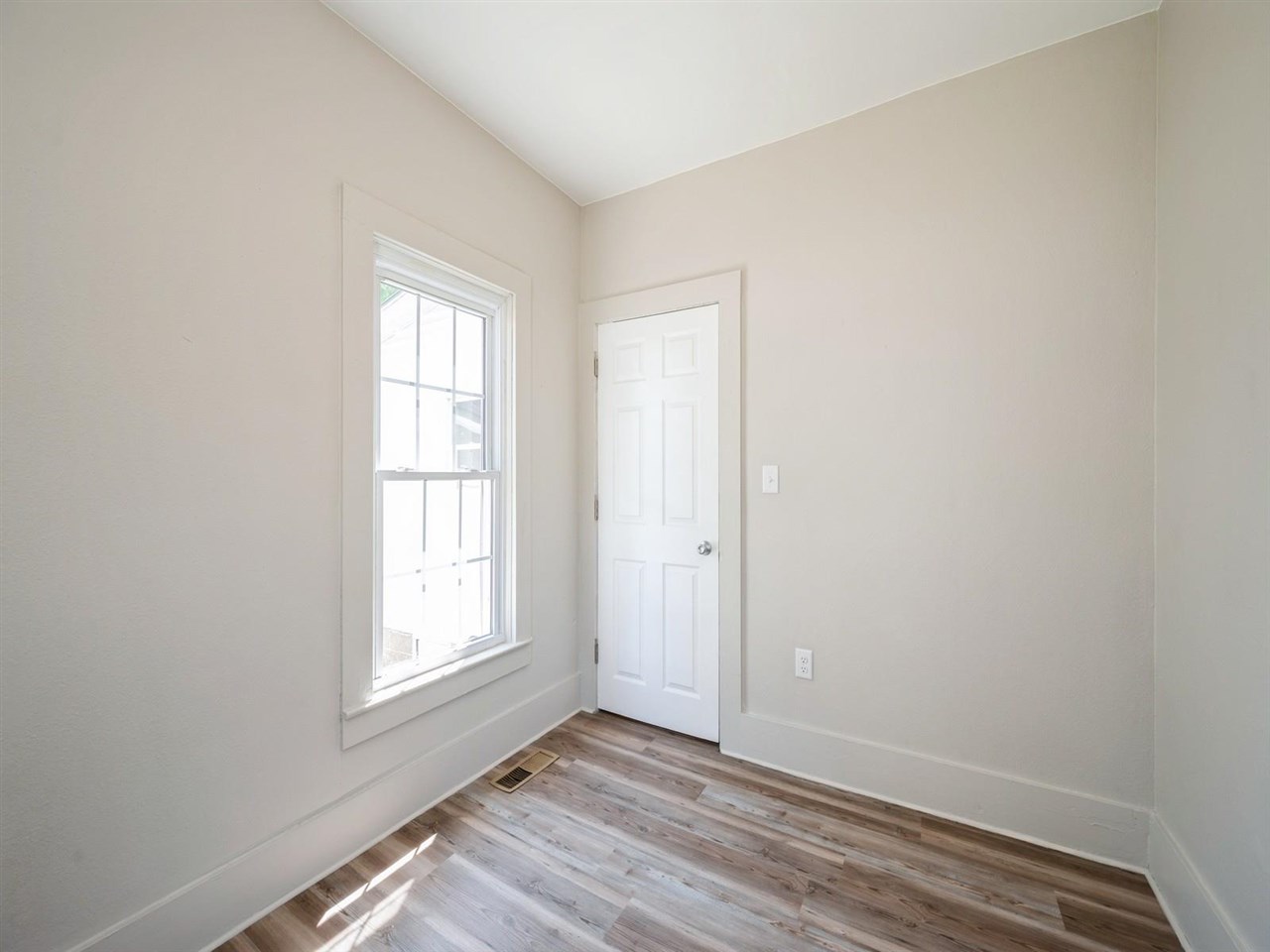 321 S 3rd Street Coggon IA 52218