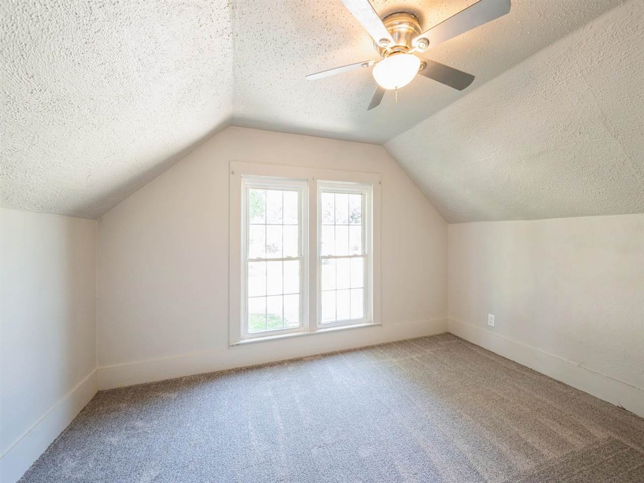 321 S 3rd Street Coggon IA 52218