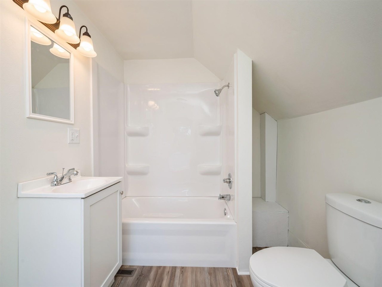 321 S 3rd Street Coggon IA 52218