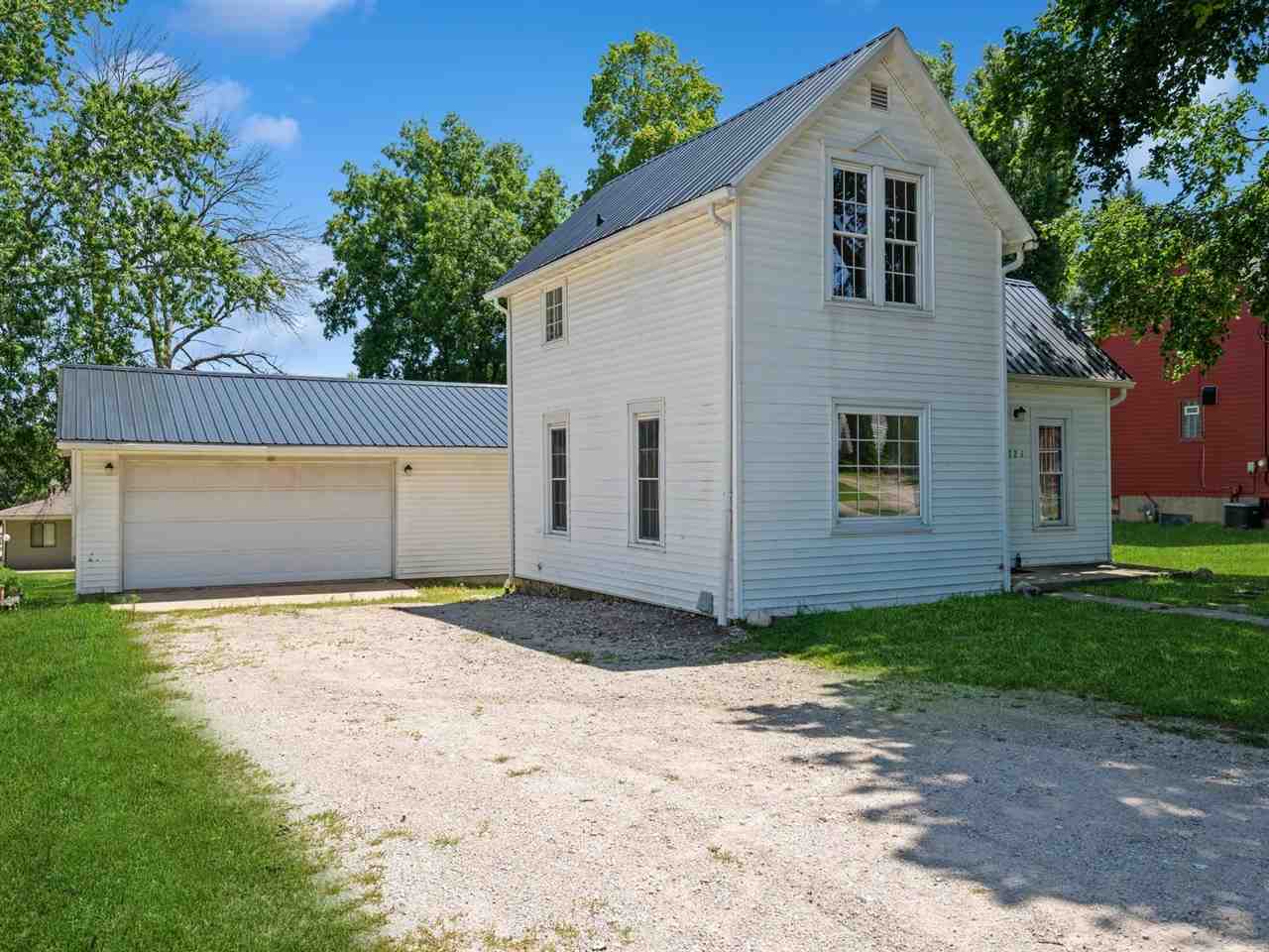 321 S 3rd Street Coggon IA 52218