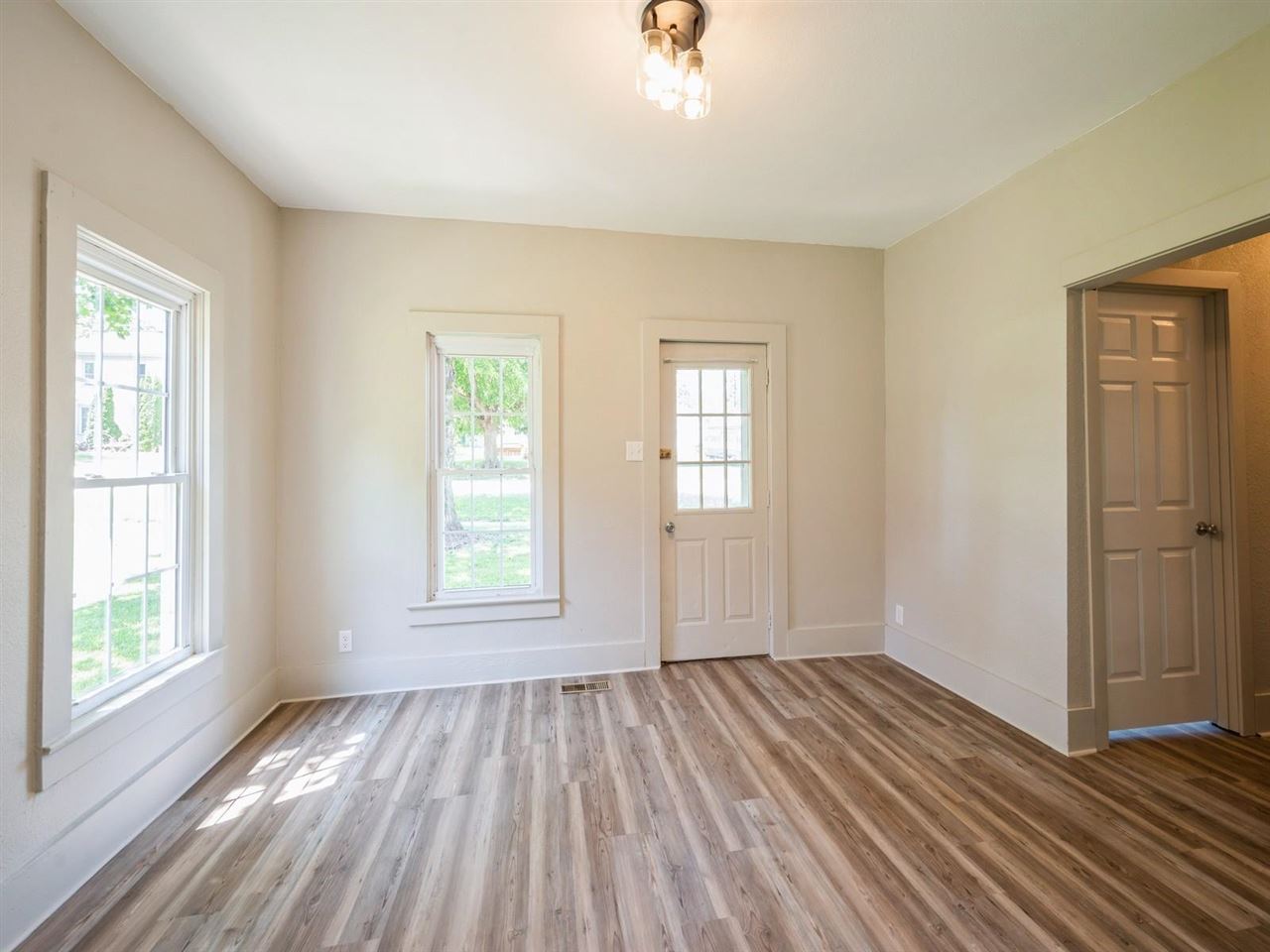 321 S 3rd Street Coggon IA 52218