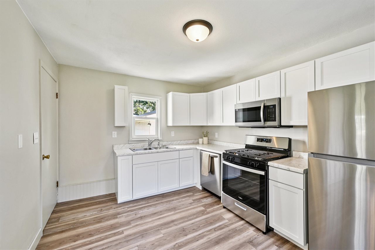 321 S 3rd Street Coggon IA 52218