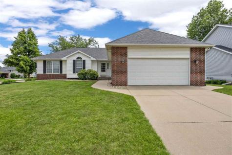 1405 Lyndhurst Drive Hiawatha IA 52233