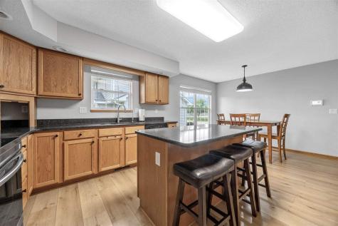 1405 Lyndhurst Drive Hiawatha IA 52233