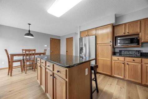 1405 Lyndhurst Drive Hiawatha IA 52233