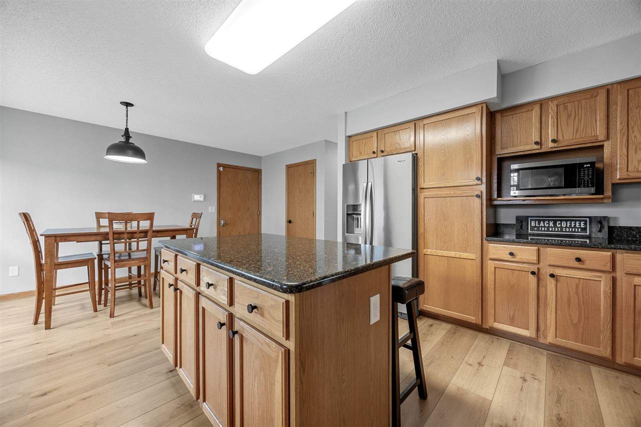 1405 Lyndhurst Drive Hiawatha IA 52233
