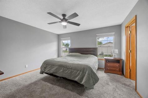 1405 Lyndhurst Drive Hiawatha IA 52233