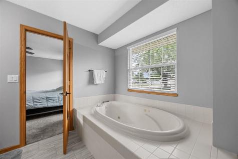 1405 Lyndhurst Drive Hiawatha IA 52233