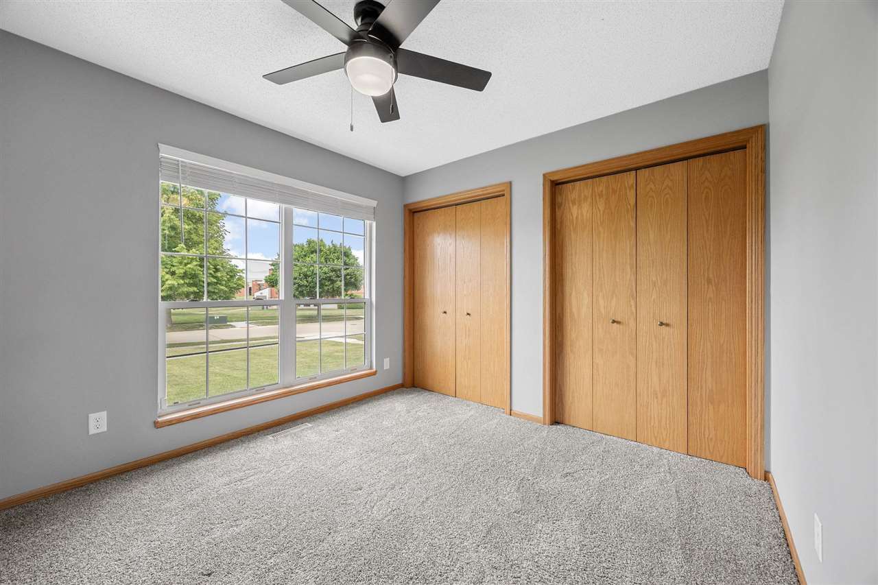 1405 Lyndhurst Drive Hiawatha IA 52233