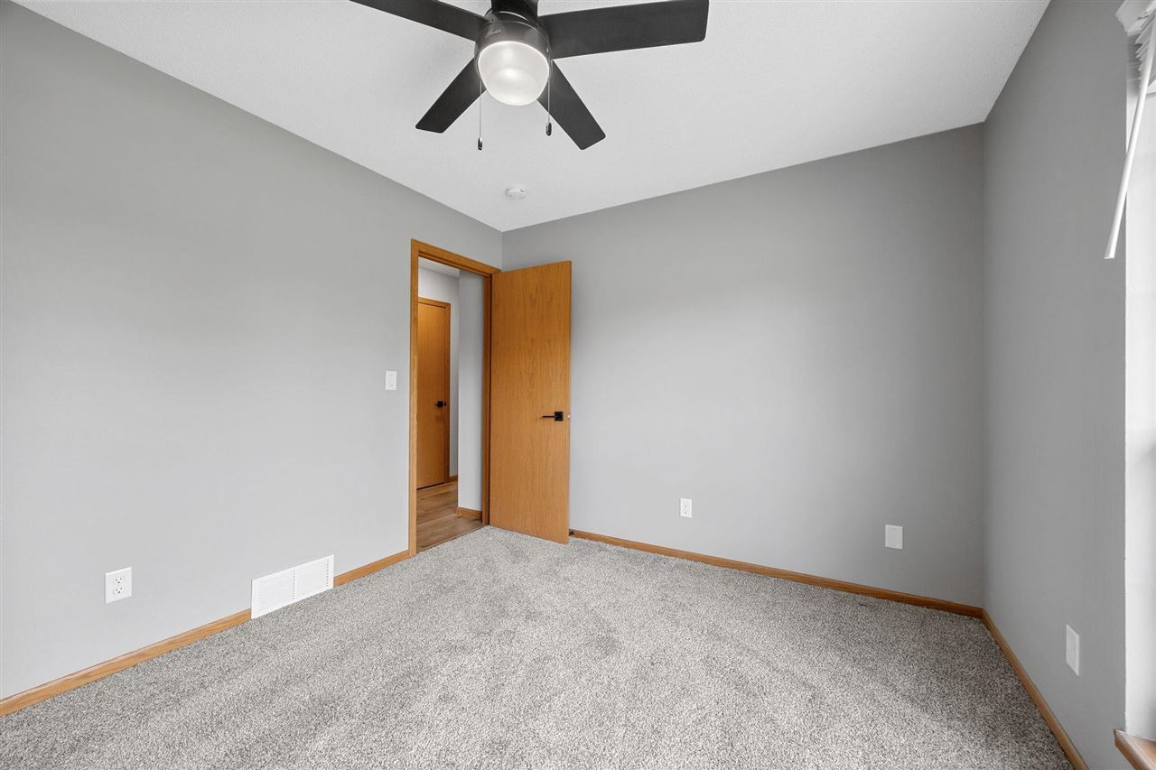 1405 Lyndhurst Drive Hiawatha IA 52233