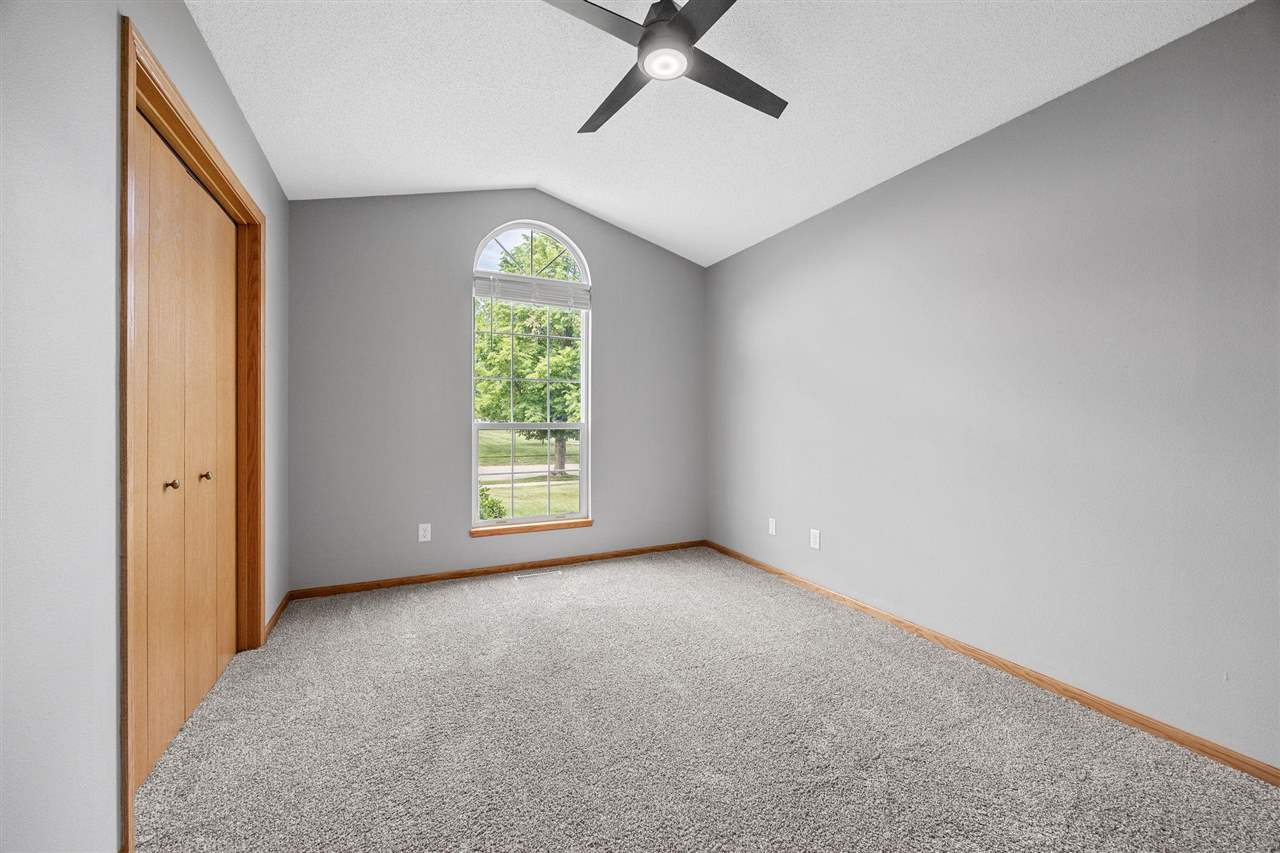 1405 Lyndhurst Drive Hiawatha IA 52233