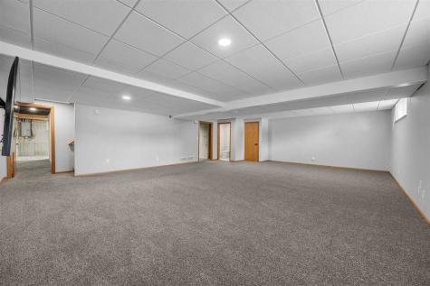 1405 Lyndhurst Drive Hiawatha IA 52233