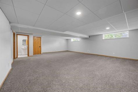 1405 Lyndhurst Drive Hiawatha IA 52233