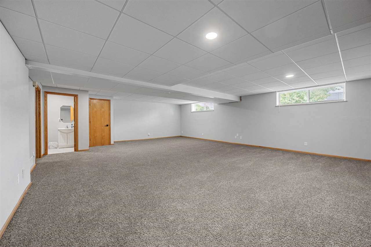 1405 Lyndhurst Drive Hiawatha IA 52233